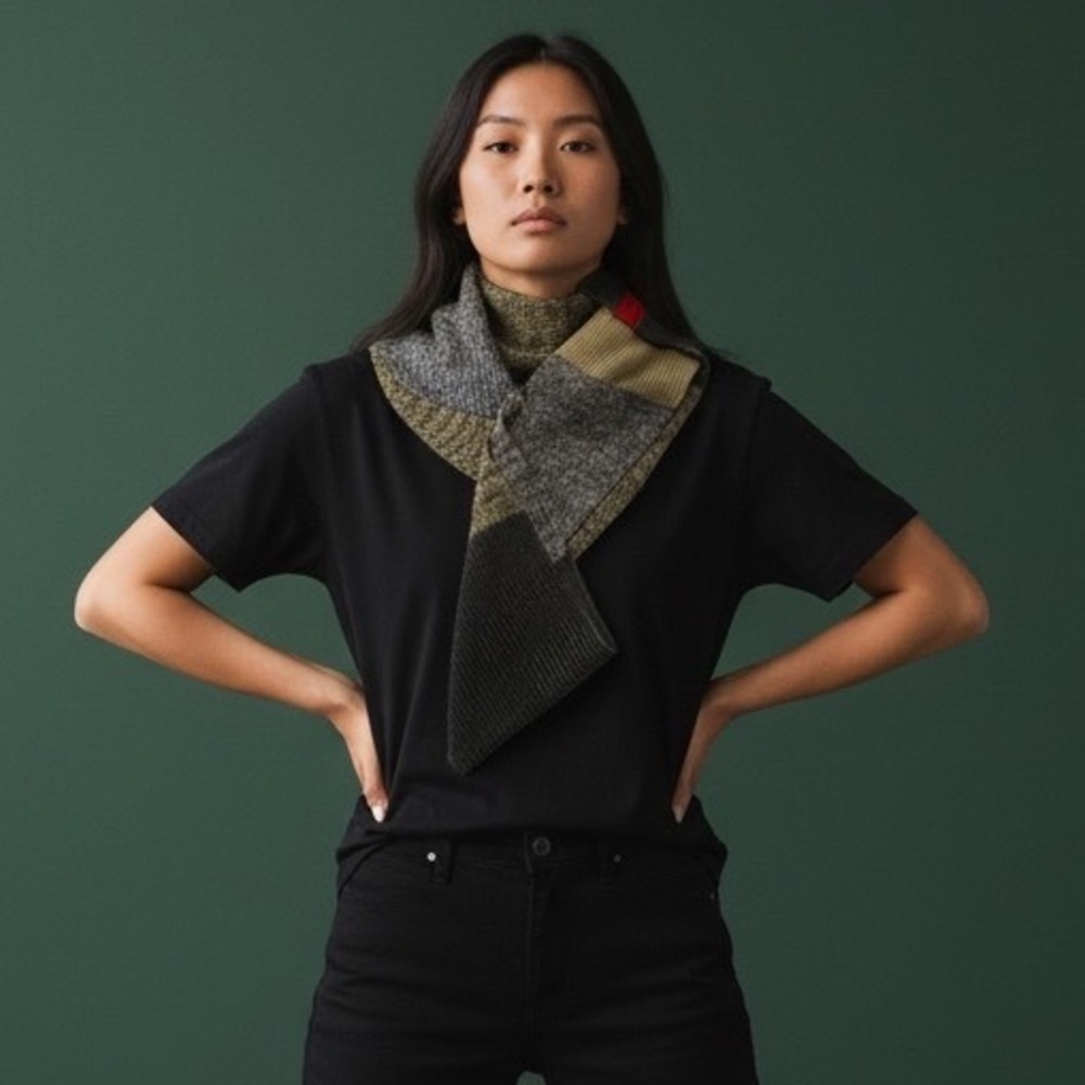 Alfani Unisex Reversible Acrylic Knitted Winter Shawl Scarf‎ Green Gray OS NWT